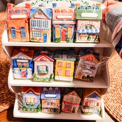 1980'S VINTAGE AVON SPICE SET AND RACK SET OF 12 VICTORIAN HOUSES/SHOPS