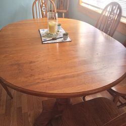 SOLID OAK DINING TABLE