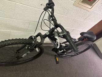 Hyper Black Mountain Bike