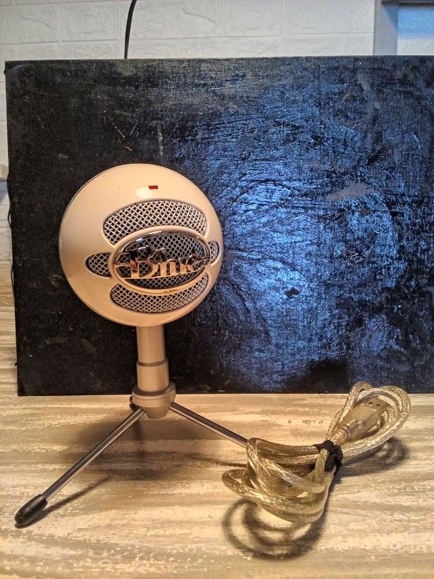 "Slightly Used" Snowball Ice USB Mic Plug & Play Ready For Podcasting & Gamming