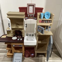 Step2 Heart of the Home Kitchen Toddler Pretend Play Kitchen Set