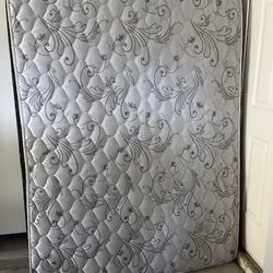 FULL SIZE MATTRESS LIKE NEW