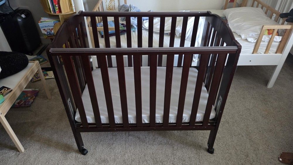 portable crib
