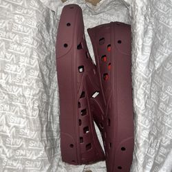 Vans Shoe - Slip on Trek - Maroon *New*