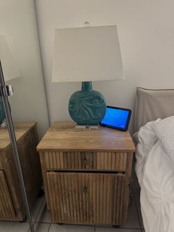 Mesas De Noche De Madera