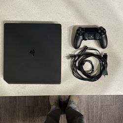 PlayStation 4 (+controller & chords)