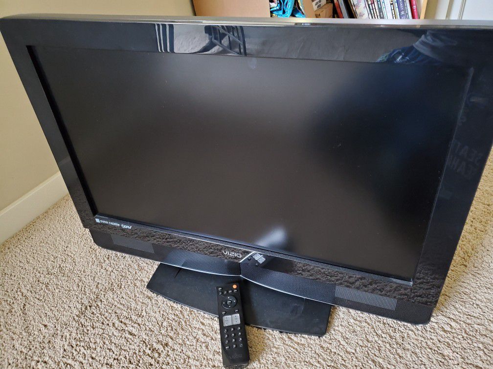 Vizio 32 inch LCD TV
