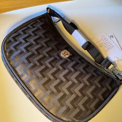NWT  lululemon CITY ESSENTIALS SMALL SHOULDER BAG 3L BLACK Silver 3L   3 Available