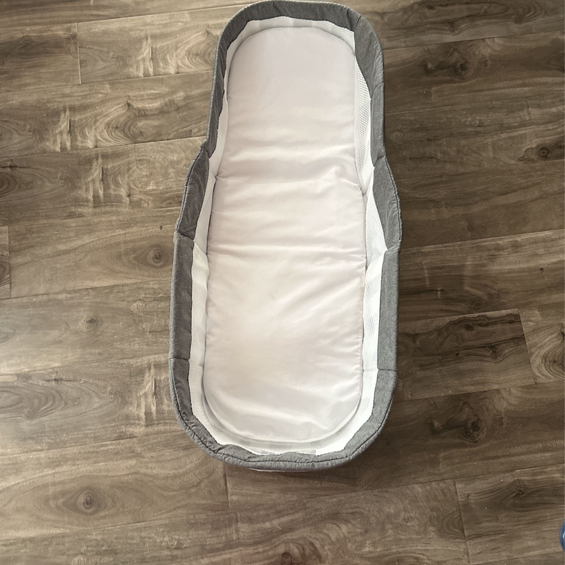 Travel baby Snuggle Nest * brand - BABY DELIGHT* 