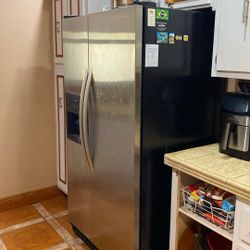 Free - Regalo Este Refrigerador Con Una Condición 