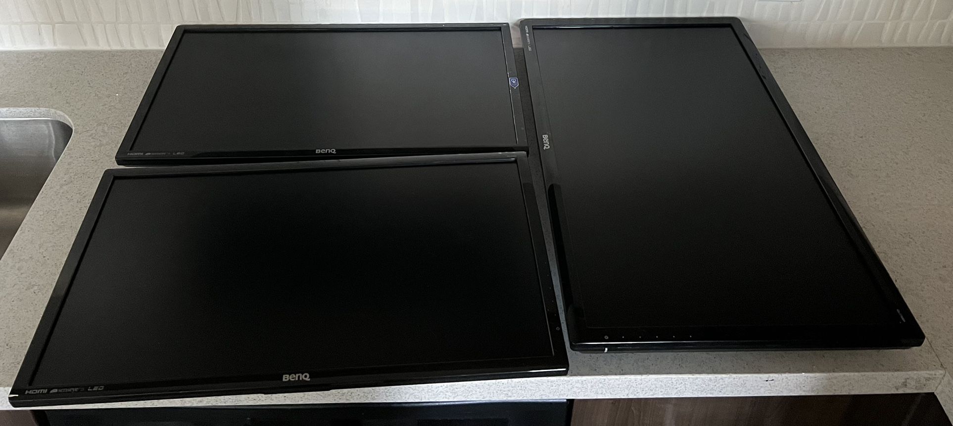 BenQ Monitor Set – 3 Monitors (2x18” + 1x21”)