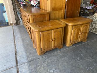 2 oak nightstands