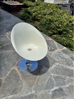 Authentic Mid‑Century Modern Swivel Chair — Vintage — Sculptural Bowl Design