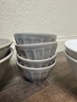 4 small sauce bowls. Gray. Ice cream scoop size