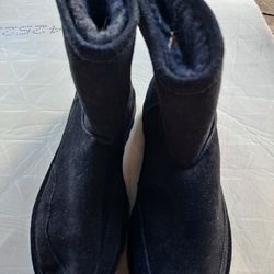 BEARPAW.  SIZE 11. BLACK
