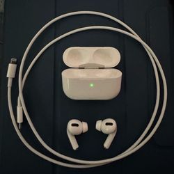 AirPods Pro (1st Gen) with MagSafe Case