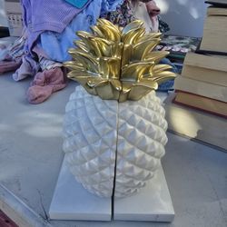 Pineapple Bookstand