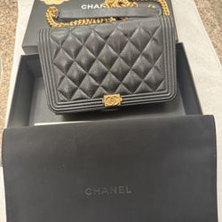 **PRE-OWNED** CHANEL Boy Wallet On Chain BLACK w/ GOLD Quilted Caviar Purse