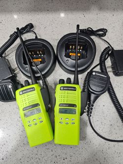 2 X MOTOROLA HT1250 LS+ UHF 403~470 MHz 4w 16CH Two Way Radios w/Speaker mics-Neon Green