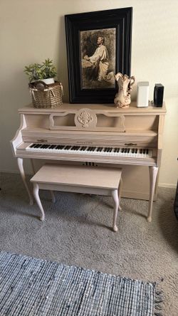 Story and Clark whitewash, beautiful piano Story and Clark whitewash, beautiful piano