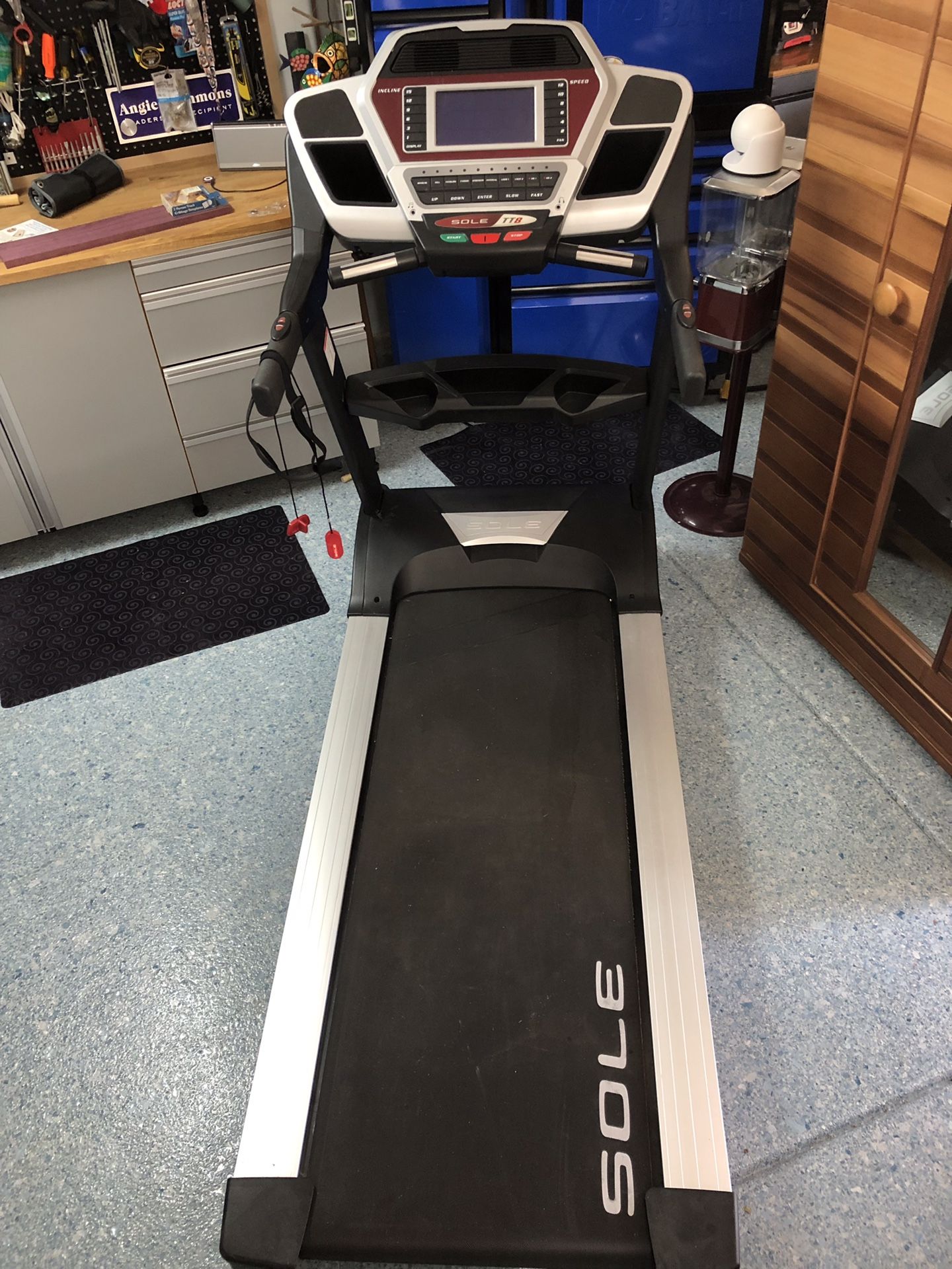 SOLE TT8 Treadmill Excellent condition for Sale in Orangevale