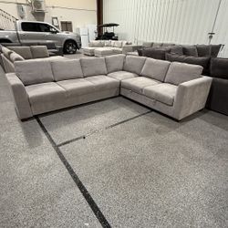 Thomasville Caler Convertible Sleeper Sectional with Storage