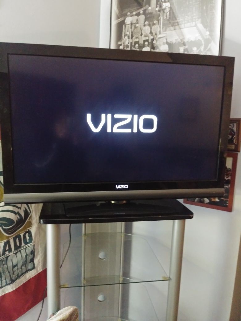 Working 37" Vizio TV with Remote