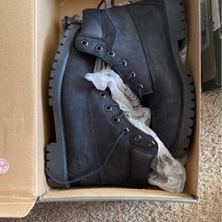 Size 6y Timberland BRAND NEW WORE Once 