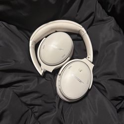Bose Quietcomfort headphones
