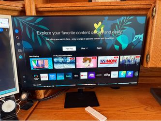 Samsung 32" M7 4K Smart Monitor (Excellent Condition + Remote)