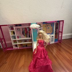 Barbie Dress Up Portable Closet