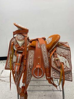 Montura charra bordada