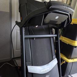 Inclining Treadmill FOR SALE 375 OBO  NordicTrack. 