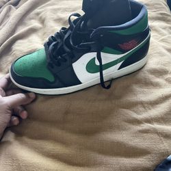 “Pine Green” Retro Jordan 1s