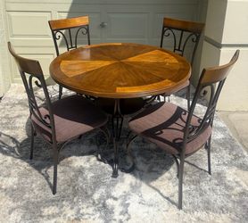 Ashley Furniture Glambrey 5-Piece Dining Room Set