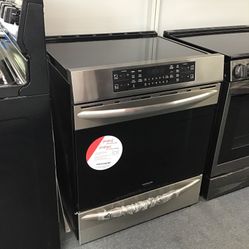 New Scratch And Dent Frigidaire Gallery 4 Burner Glass Top Stainless Steel Slide In Induction Range. 1 Year Warranty 