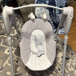 Graco Slim Spaces Compact Baby Swing
