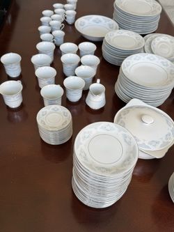 fine china dinner ware set accepting offers