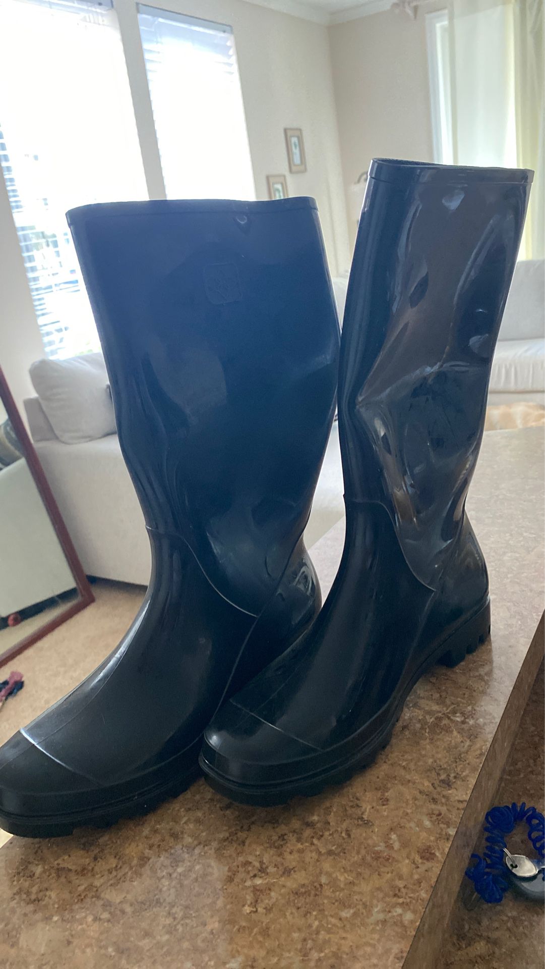 Women’s rain boots