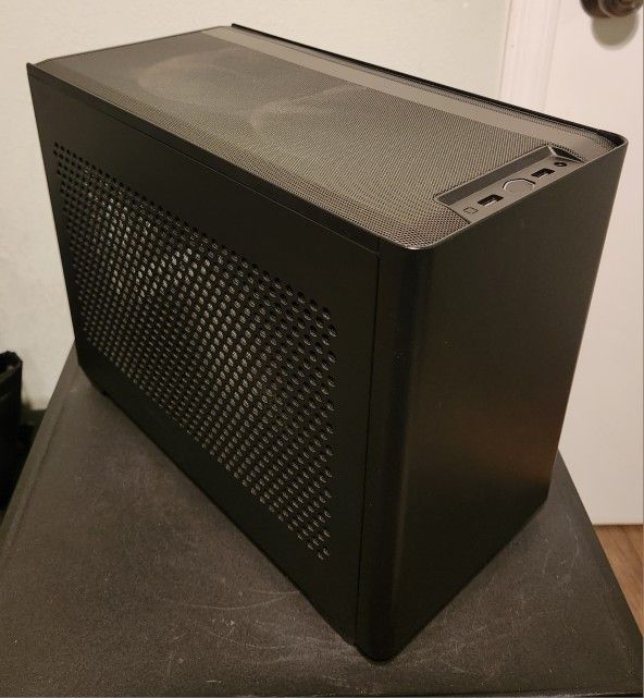 Cooler Master NR200