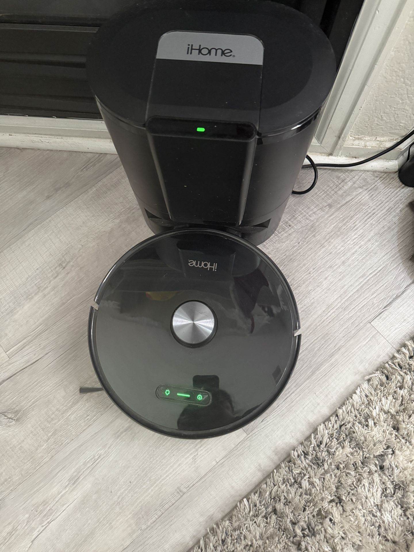 Self Empty iHome Robot Vacuum 
