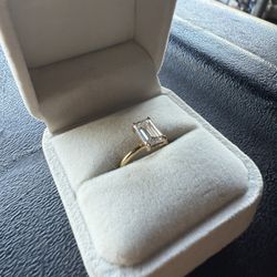 2 Carat Yellow Gold Engagement Ring 