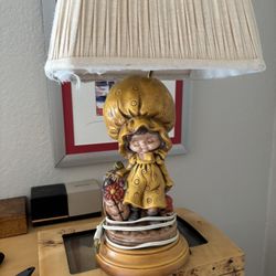 Porcelain ‘collectible, Vintage) LAMP