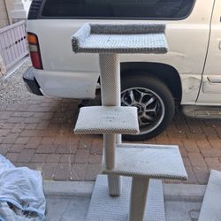 4 Ft Cat Bed.  Cat Scratcher. Cat Tree