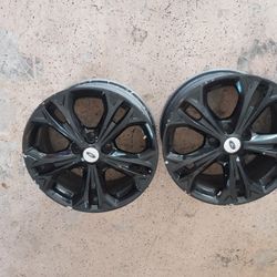 17" wheels. Two metal and two  aluminum 17 x 7.5,  6" back space, 5 x 114 and 5 x 4.5 bolt patern 