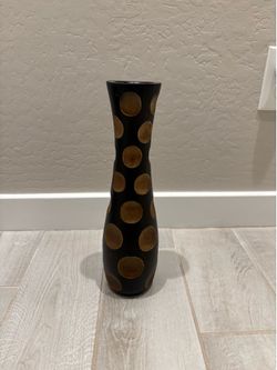 Woden vase