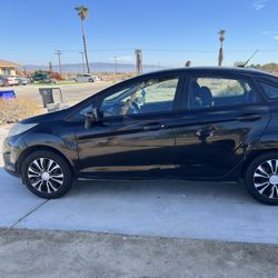 Ford Fiesta SE 2011