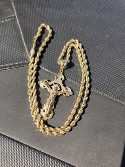 14k gold chain and pendant