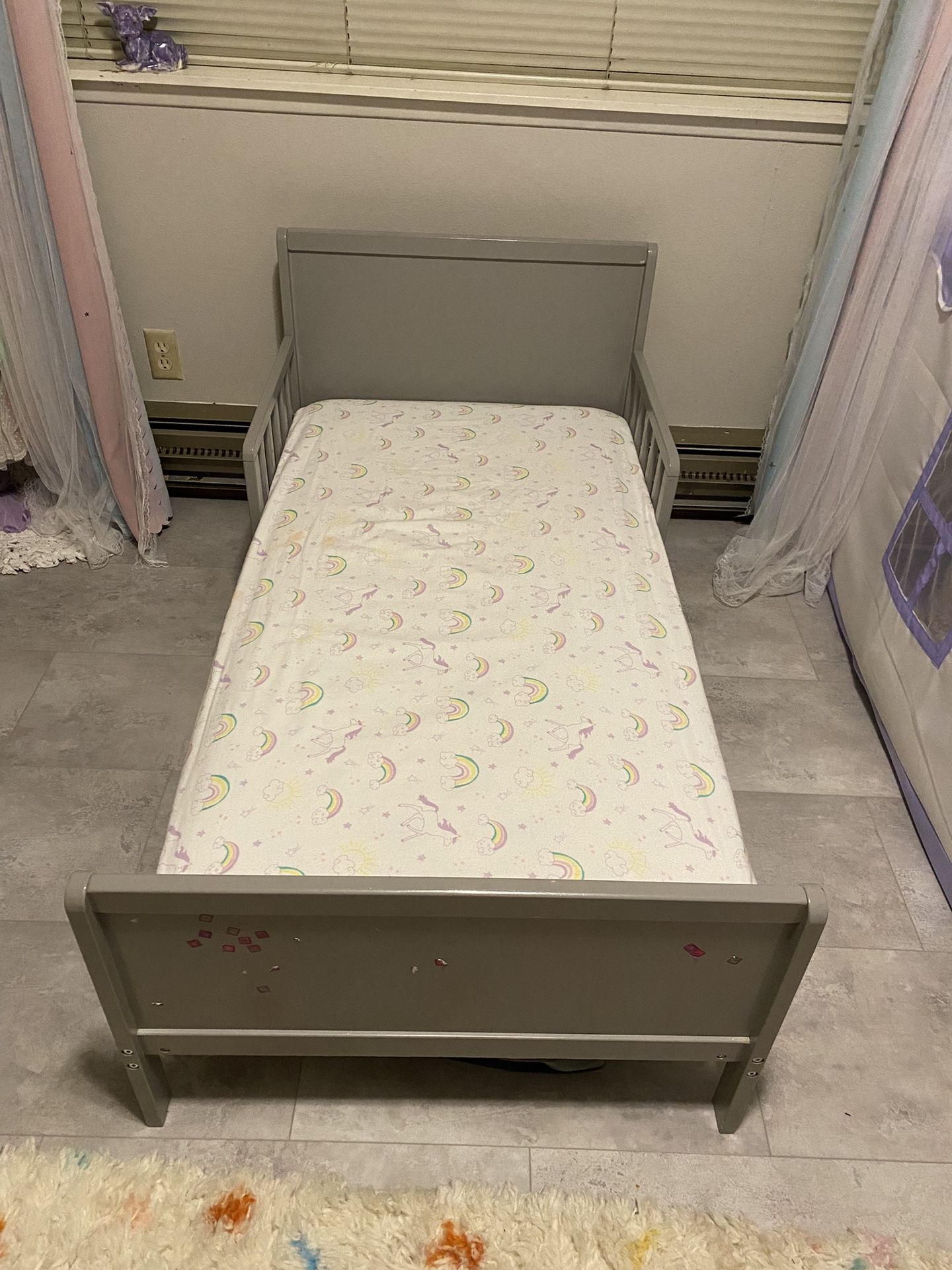 Great Condition Toddler Bed!!