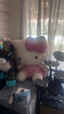 Giant hello kitty